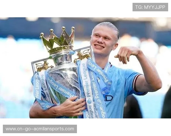 哈兰德训练时与老球迷拥抱,泪点刷屏