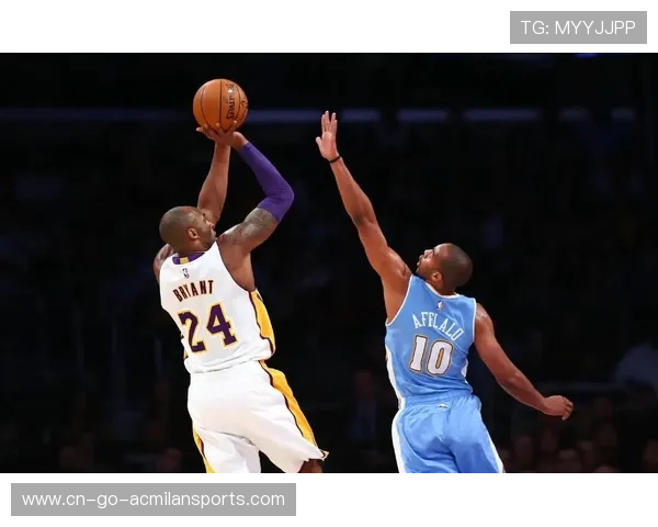 布克脚步训练极致顺滑，后仰跳投美如画