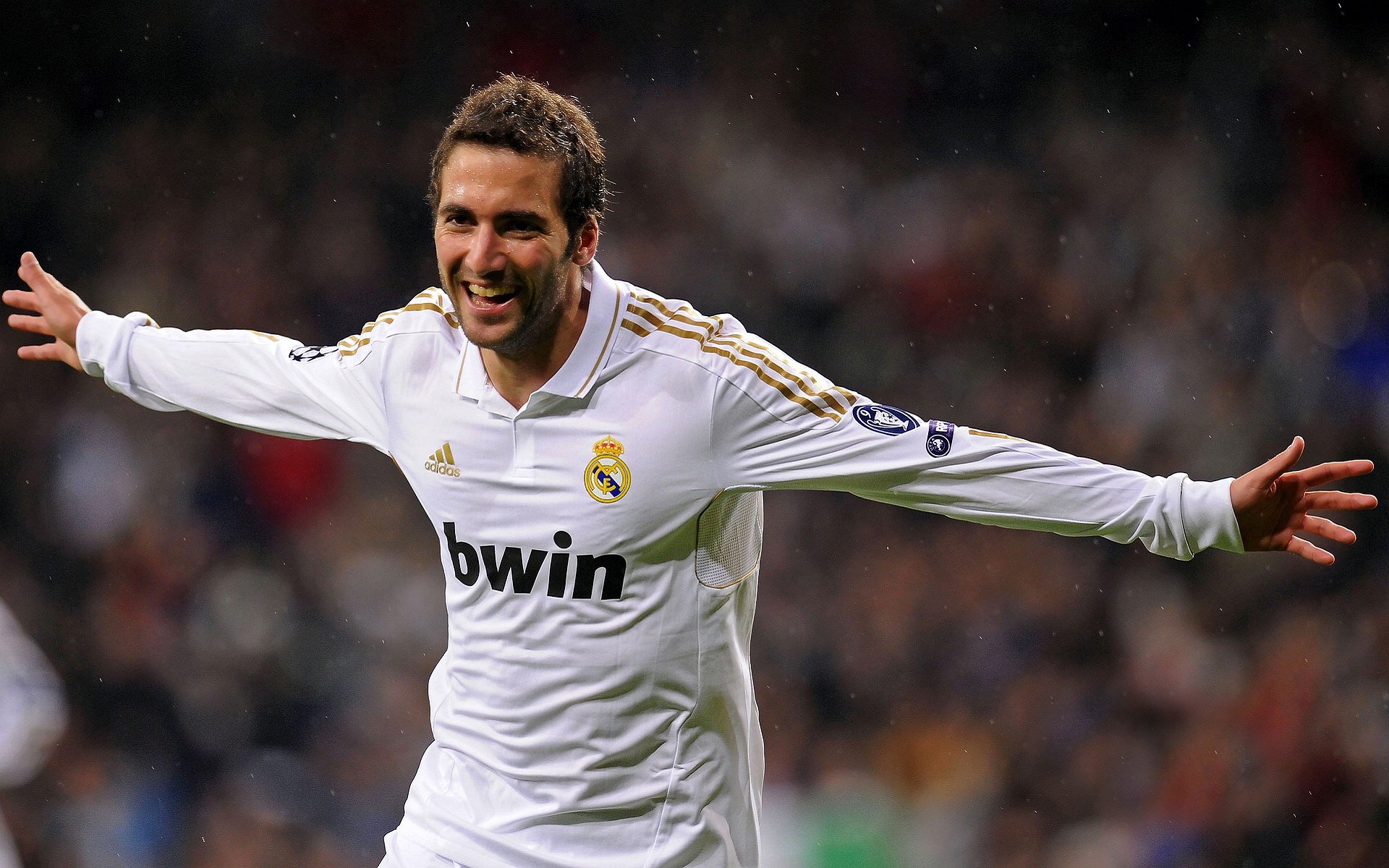 欧洲杯决战燃爆:全场惊喜连连!,欧洲杯决赛场外失控现场